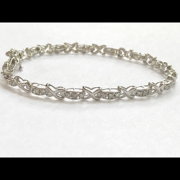 Jewelry - 1.50 ctw diamond bracelet set in 10 kt white gold
